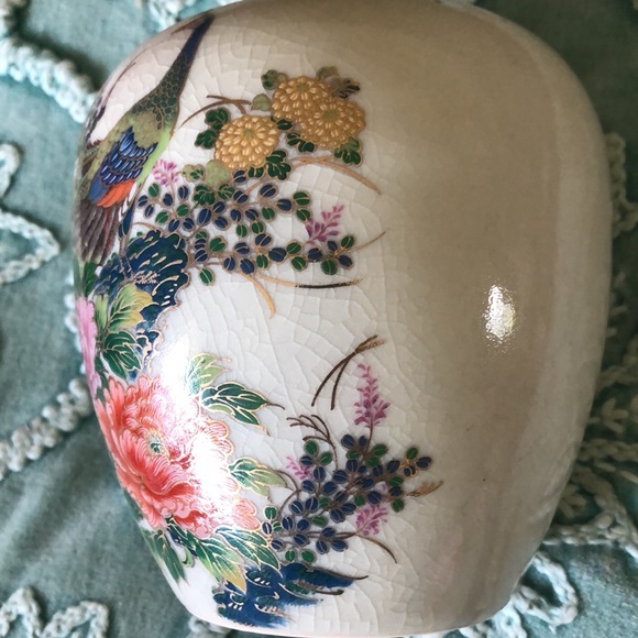 Small Beige & Metallic Gold Japanese Porcelain Ceramic Jar With Peacock Birds - Picture 15 of 15